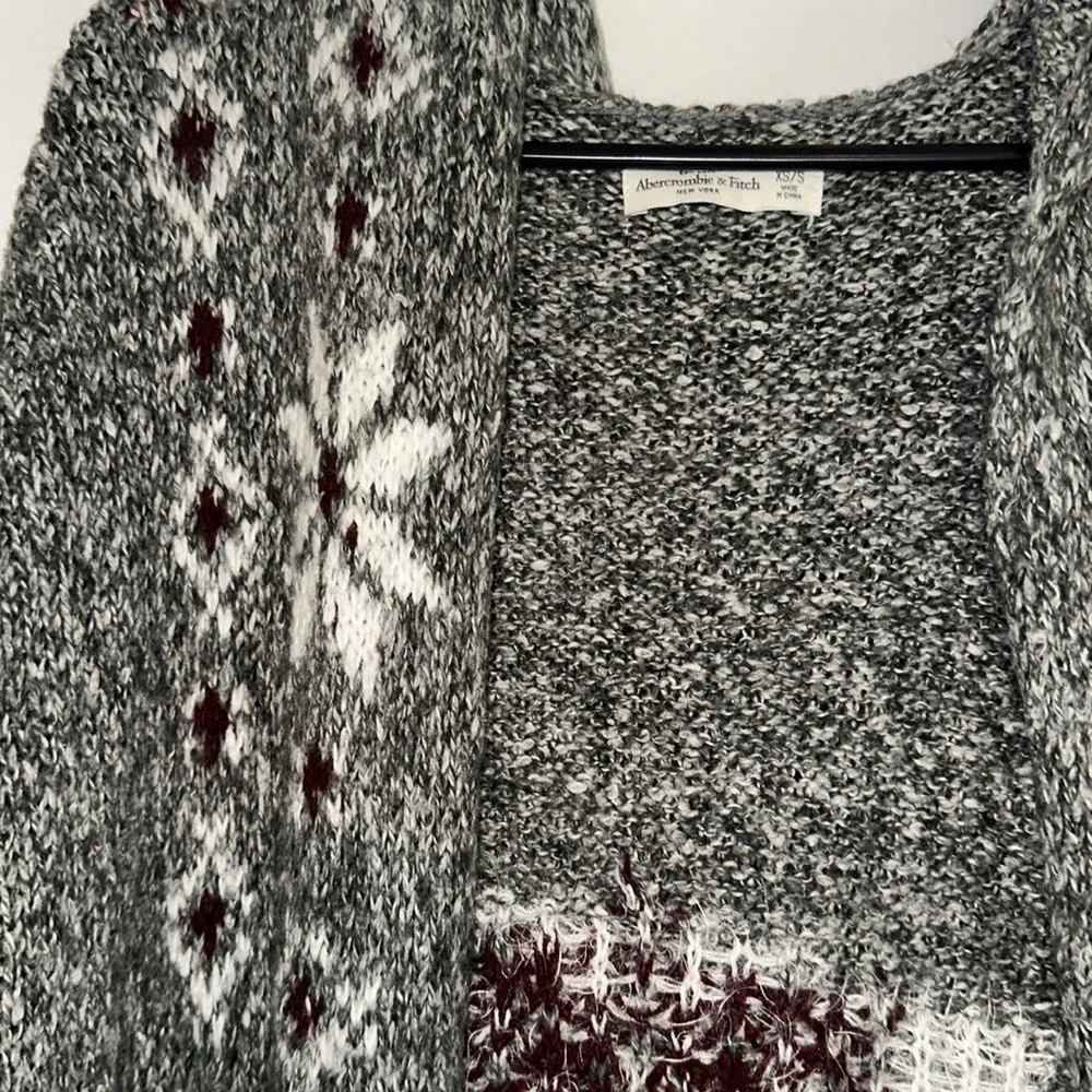 Abercrombie sweater - Picture 2 of 7